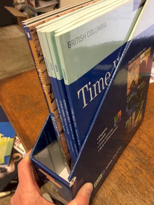 Literacy in Action 8 TG BC Complete Kit by Teacher's Resource